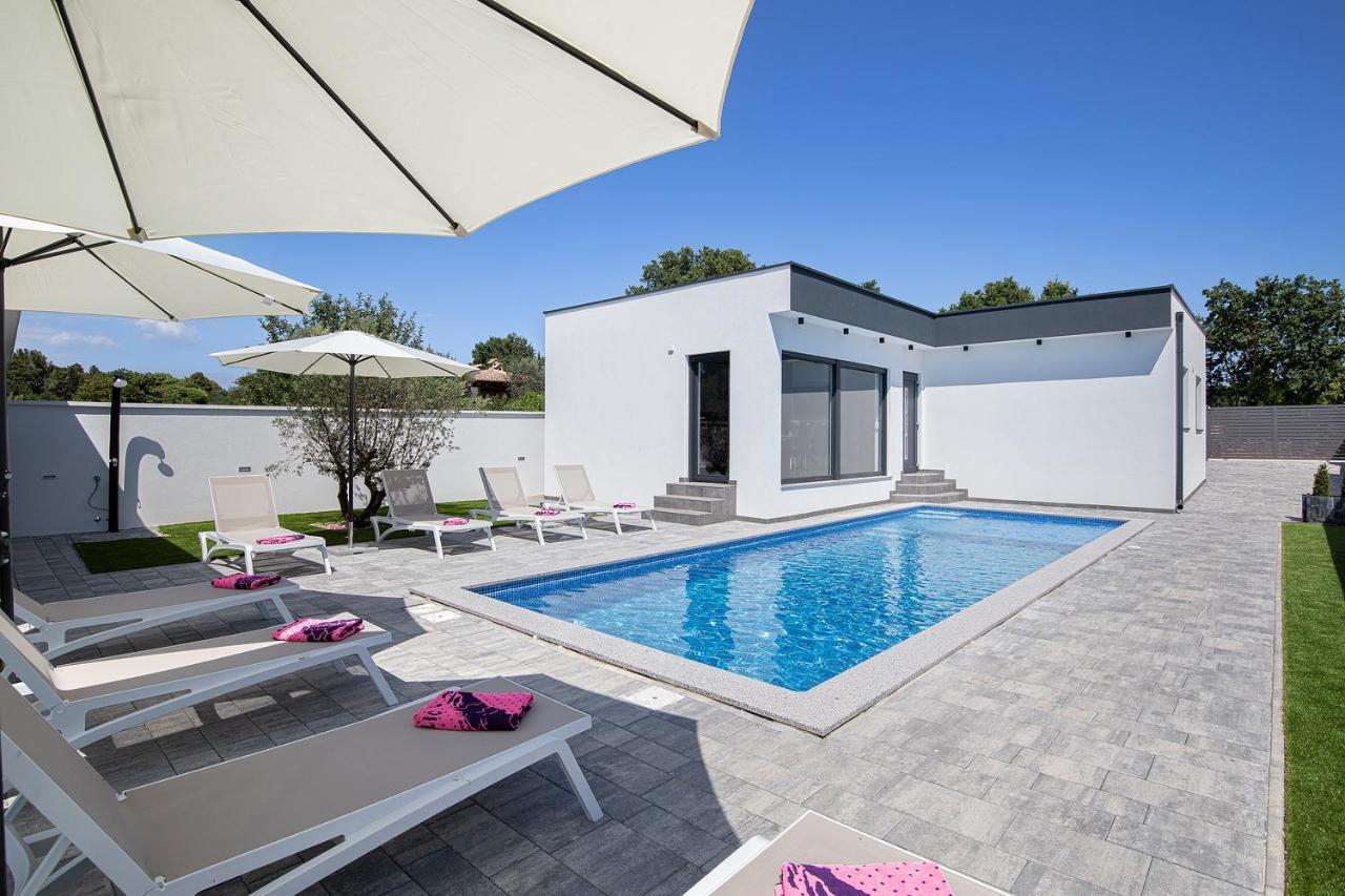 Villa L&L Medulin Exteriör bild