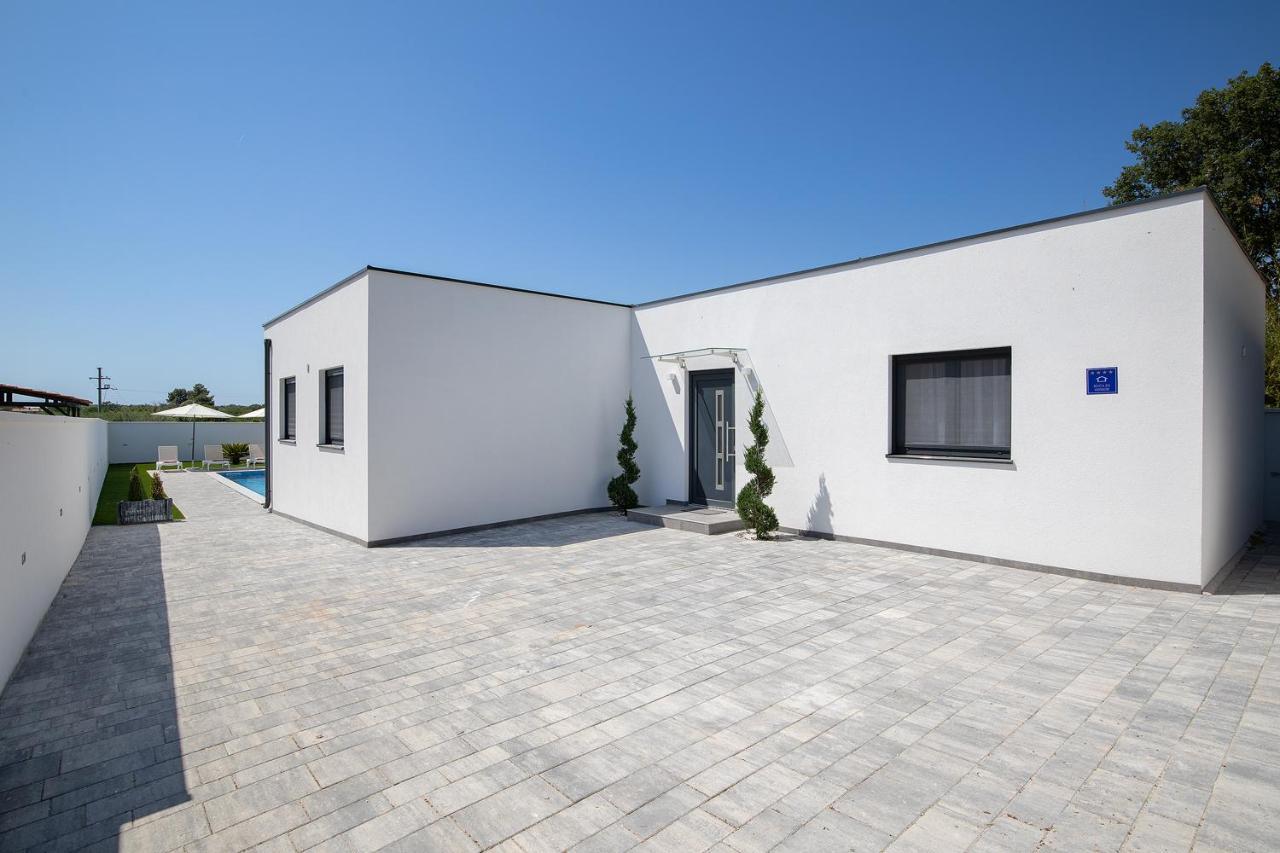 Villa L&L Medulin Exteriör bild