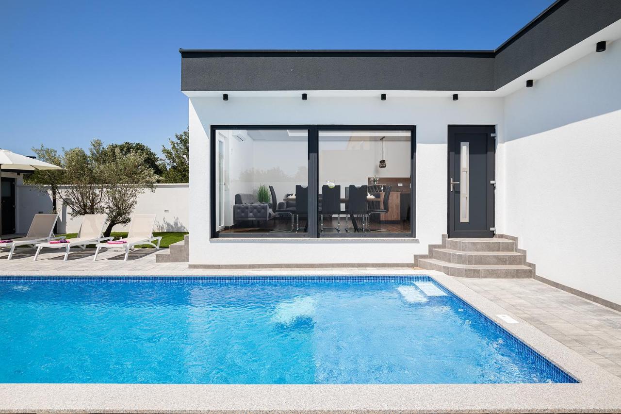 Villa L&L Medulin Exteriör bild